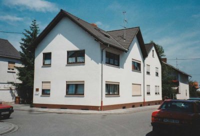 Helle, freundliche Erdgeschoss-Wohnung in einem Vierparteien-Haus zu verkaufen