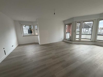 ***Wohnung mit Südwestbalkon, Vinylböden, EBK, Dusche & Tiefgaragenplatz***