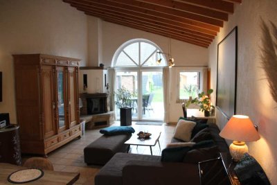 Vielseitiges Wohnjuwel in Jüchen: Zweifamilienhaus mit Garten und Garage