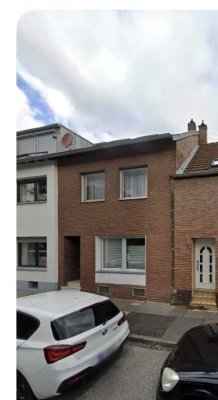 Wohnen mit Haus-in-Haus-Charakter: Großzügige 4-Zimmer-Maisonette mit Balkon im Kölner Westen!