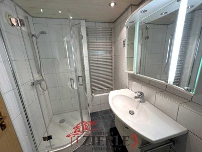 Gelegenheit! Oben ist es am schönsten! 3,5 Zi. Wohnung mit Aufzug, Aussichtslage, Stadtrand und TG!