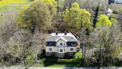 Schöne, teilsanierte Gründerzeit - Villa mit Wintergarten auf 2868 m² großem Grundstück in Schlettau