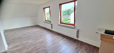 Lesum - Blick über die Dächer, gemütliche 2 Zimmer frisch modernisiert und neue Fenster - ruhig gele