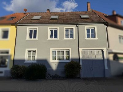 Familientraum in Weingarten: Geräumiges Zweifamilienhaus wartet auf Sie!