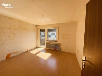 Sanierungsbedürftige 4-Zimmer-Wohnung mit zwei Balkonen in ruhiger Lage