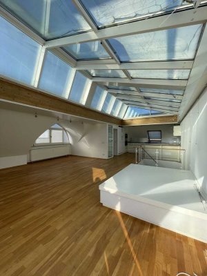 Eigentumswohnung im Maisonette-Stil mit Glasverdachung – Blick auf die Elbhänge