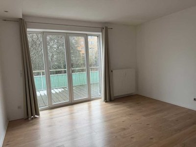 Stilvolle Eigentumswohnung mit schicker Einbauküche und großem Balkon