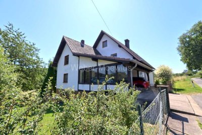 Attraktives Einfamilienhaus mit Garten und Garage in idyllischer Lage