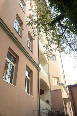 Schöne und große 3-Zimmer-Wohnung in charmantem Altbau in Bestlage in Augsburg Innenstadt