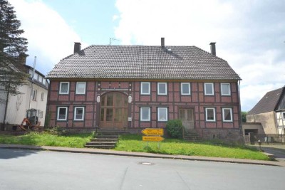 Sanierungs- und/renovierungsbedürftiger Resthof mit Anbau und Garagen!