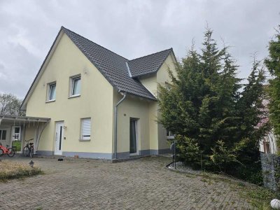 Gepflegtes Einfamilienhaus mit 6 Zimmern in Lage