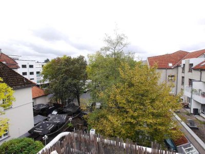 Anlageobjekt: Hennef-Markt - Vermietete 2-Zimmer-Dachgeschosswohnung mit Balkon  und  TG-Stellplatz