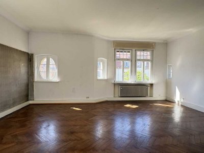 Große 4-Zimmer-Altbauwohnung – Wohnen mit Charakter und Licht