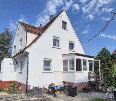 Charmantes Einfamilienhaus - 4 Stellplätze - Terrasse - Balkon - Keller