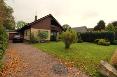Großzügiges EFH in familienfreundlicher Wohnlage mit Blick ins Grüne und dem Badesee vor der Tür!