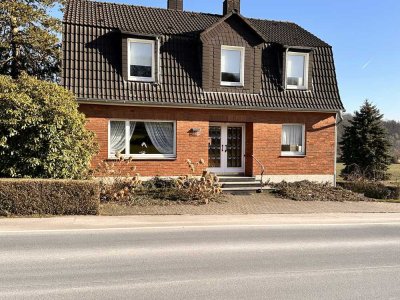 Zweifamilienhaus mit großem Grundstück und Garage in Sprockhövel