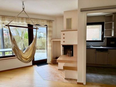 Ein gemütliches, ruhiges Zuhause mit Kamin, modernisiertes Bad und Terrasse