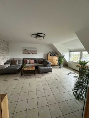 Großzügige Dachgeschosswohnung Südseite