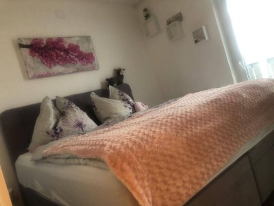 Jung sexy modern! Sonnige 2-Zimmer Wohnung mit Balkon und traumhafter Aussicht in ruhiger Grünlage!