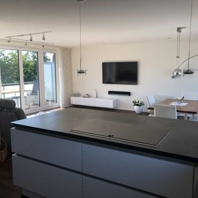 Luxuriöse lichtdurchflutete Dachgeschosswohnung mit Westausrichtung