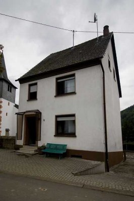 Freistehendes Einfamilienhaus mit Garten