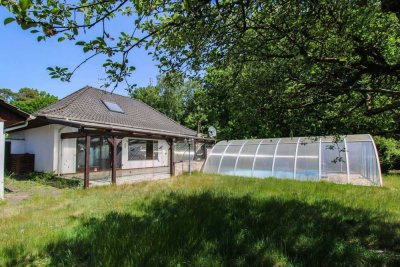 Perfekt für Natur- und Familienliebhaber - Feldrandlage mit großem Garten und viel Potenzial