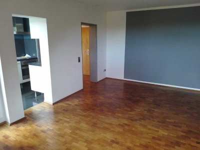 hochwertige DG-Wohnung, Parkett Balkon modernes Bad offene Küche