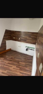 Kleine Dachgeschosswohnung perfekt für Singles und Studenten