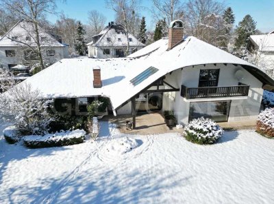 Visionäre Lebensräume: Villa auf großzügigem Waldrand-Grundstück