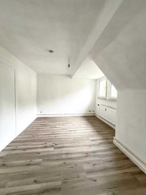 Perfekt für Singles: Moderne 2-Zi.-DG-Wohnung in ruhiger Lage mit guter Anbindung