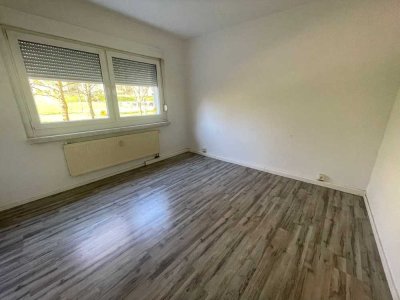 Geräumige 3-Zimmer-Erdgeschosswohnung mit Balkon und Waldblick in Gera