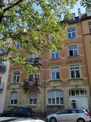 ALTBAUWOHNUNG MIT CHARME! Platz für eine ganze Familie!