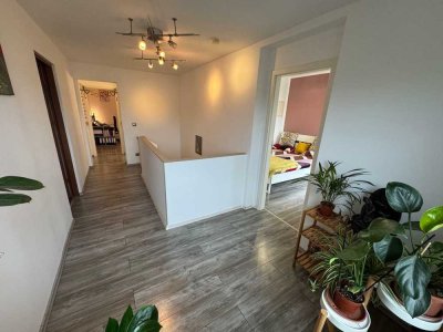 Großzügiges Reihenendhaus mit vermieteter Einliegerwohnung, Garten, Balkon und Kamin