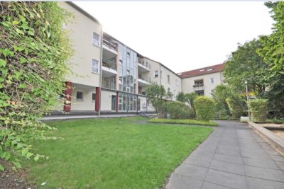 Stilvolle, modernisierte 2-Zimmer-Maisonette-Wohnung mit Balkon und Einbauküche in Hürth
