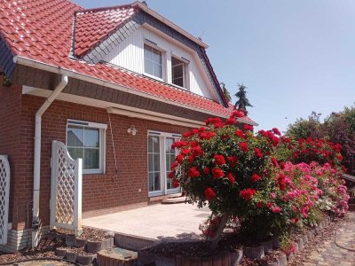 Gemütliches Einfamilienhaus mit Vollkeller und Garage auf sonnigem Grundstück