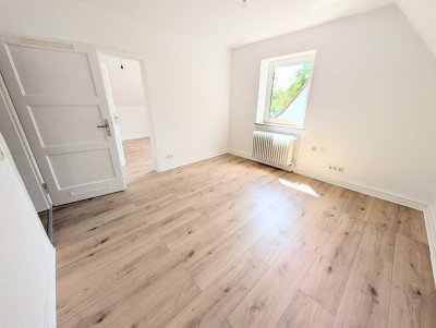 **Was will man mehr? +frisch gestrichen +neuer Laminat +neues Tageslichtbad**