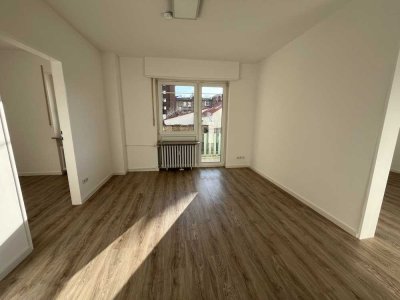 RENOVIERTE 3-ZIMMER-WOHNUNG  MIT BALKON IM 1.OG MIT FAHRSTUHL