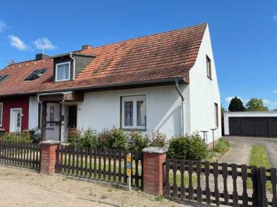 Doppelhaushälfte mit 6 Zimmern, Veranda, Teilkeller, Doppelgarage und großem Grundst