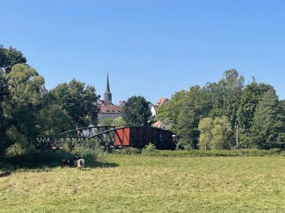 Das rote Haus auf der Eisenbahnbrücke, über dem Fluss, barrierefrei, individuell, einzigartig!