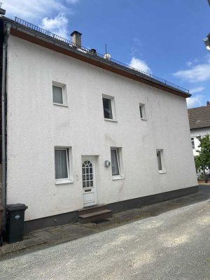 Stilvolle 4-Raum-Doppelhaushälfte mit EBK in Löhnberg
