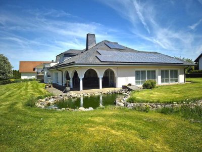 Hochwertige Landhaus-Villa mit Pool und Koi-Teich in sonniger, ruhiger Lage!