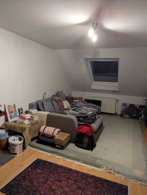 Schöne Dachgeschosswohnung mit Balkon in der Innenstadt-Ost/ Saarlandviertel zu vermieten