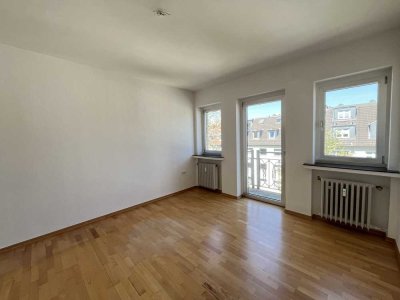 *PLATZ FÜR DIE GANZE FAMILIE* - MIT RUHIGEM GROßEN BALKON