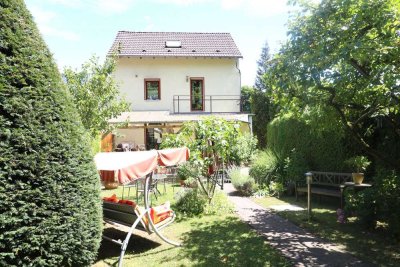 Einfamilienhaus mit schönem Garten in besonderer Lage