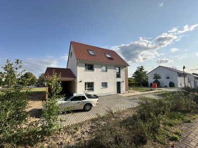 Schönes Einfamilienhaus: Neubau nach KFW (KFN förderbar!) von privat, Erstbezug!