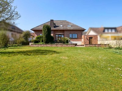 Charmantes, verklinkertes Einfamilienhaus mit großem Garten
