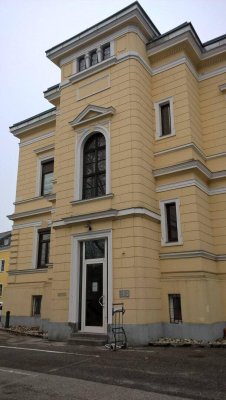Gut geschnittene 2-Zimmer-Wohnung in zentraler und doch ruhiger Lage mit möblierter Küche in Ried