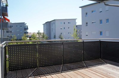 ... Neuwertige 2-Raum-Wohnung im 1.OG mit 12m² Süd-Balkon und EBK- moderne Ausstattung...