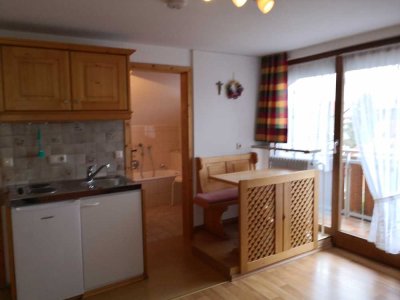 SINGLE WOHNUNG!!! Möblierte Dachgeschosswhg. mit Lift und Ostbalkon