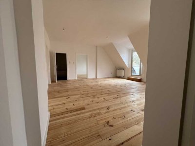 Sanierte Altbau-Maisonette Whg mit Dachterrasse, Atelier u. Garten in D-Flingern